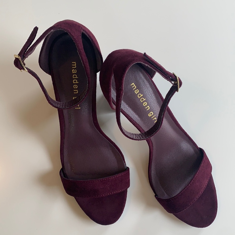 Madden Girl suede Sandle 3 3/4 heel size 8 1/2